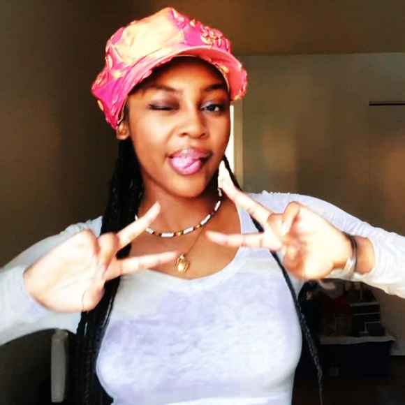 Meet your Posher, Elsa - Picture 2 of 3